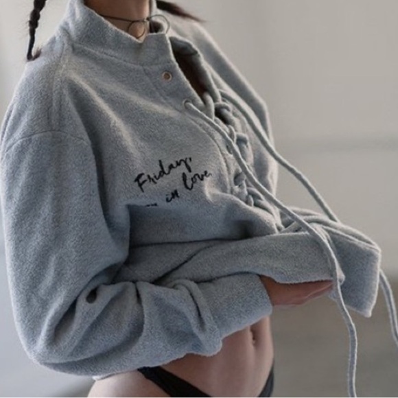 NWT REVOLVE Daydream Nation “Friday I'm in Love” Pullover Rain Cloud Grey Medium - Picture 2 of 10